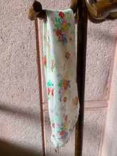 Cargar imagen en el visor de la galería, Pañuelo Sussex 70 x 70