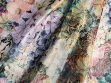 Cargar imagen en el visor de la galería, Pañuelo Painted Journey 45 x 45