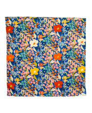 Cargar imagen en el visor de la galería, Pañuelo Papercut Petals 55 x 55